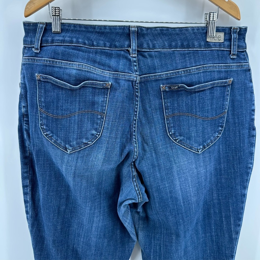 Lee Jeans Womens 18W Long Blue Denim Relaxed Fit Straight Leg Mid Rise Stretch - Picture 3 of 10